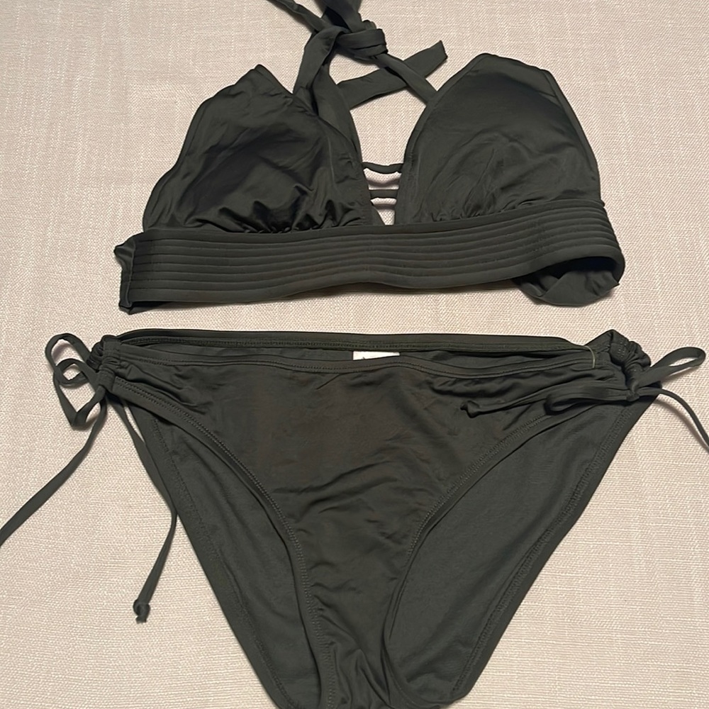 NEW. Two piece swimwear size medium